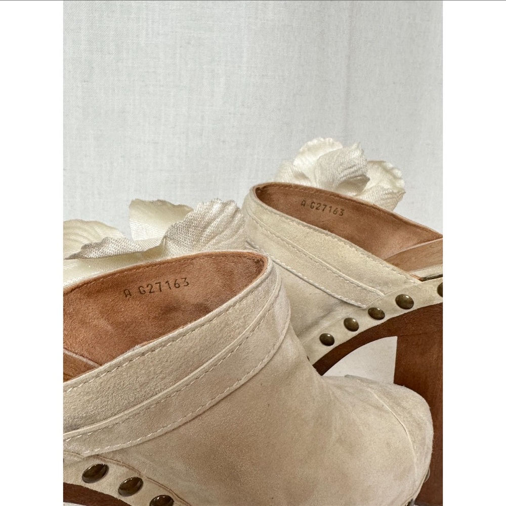 CHANEL Bridal Cream Floral Platform Clogs - Picture 3 of 13